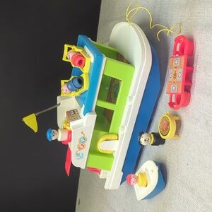 #11- Vintage Fisher Price Little People 1972 #985 Happy House Boat + Figures